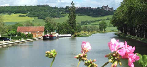 Peniche lady-A, Vandenesse en Auxois canal de Bourgogne Peniche lady-A, chambres d'hotes sur le canal de Bourgogne a Vandenesse en Auxois