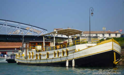 peniche d'hotes Helios, Beaucaire - Gard, Languedoc-Roussillon