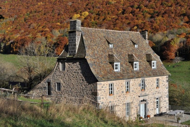 La Roussiere, chambres d'hotes à Saint Clement dans le Cantal - Auvergne